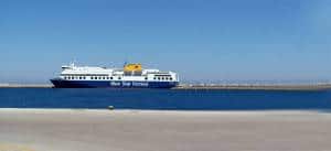 Ferry arrivant au port